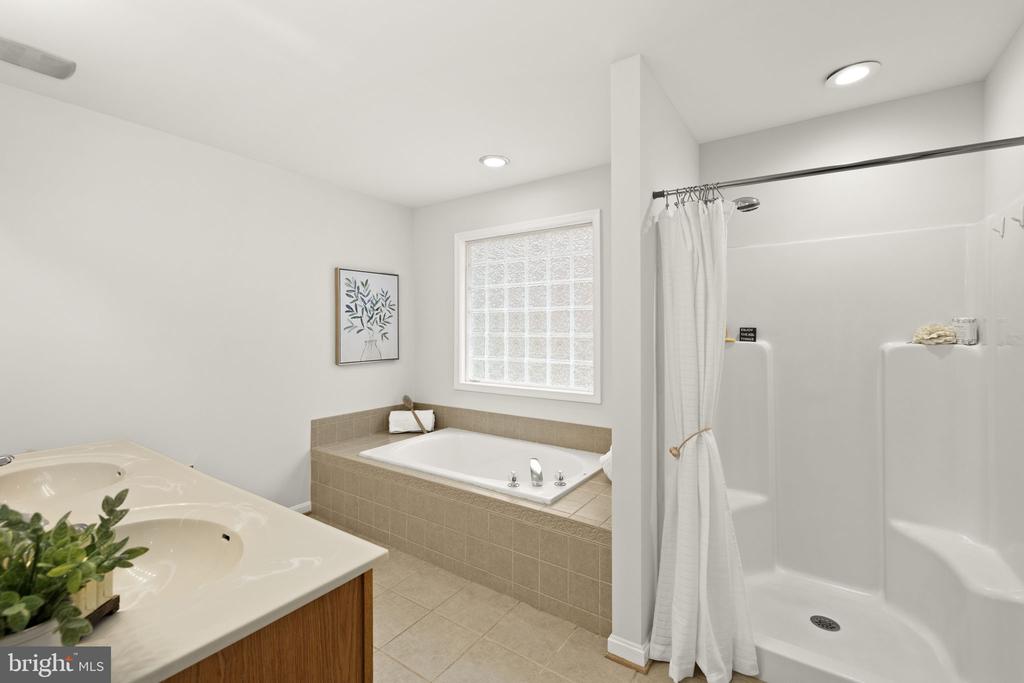 102 FAIRFAX LN, LOCUST GROVE, Virginia 22508, 5 Bedrooms Bedrooms, ,3 BathroomsBathrooms,Residential,LOWA,102 FAIRFAX LN,VAOR2013682 MLS # VAOR2013682