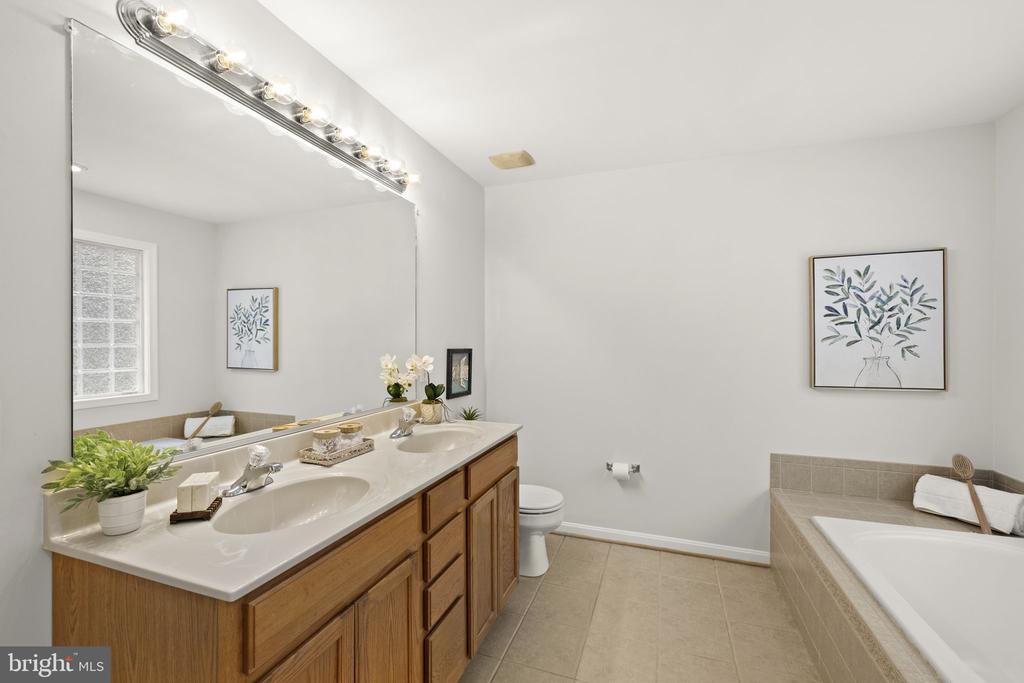 102 FAIRFAX LN, LOCUST GROVE, Virginia 22508, 5 Bedrooms Bedrooms, ,3 BathroomsBathrooms,Residential,LOWA,102 FAIRFAX LN,VAOR2013682 MLS # VAOR2013682