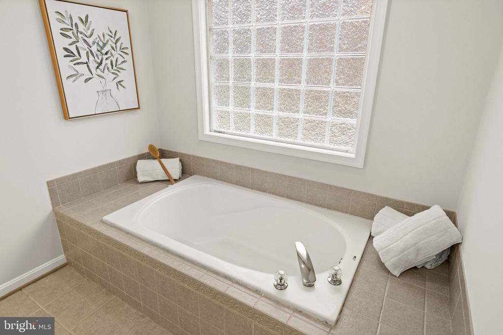 102 FAIRFAX LN, LOCUST GROVE, Virginia 22508, 5 Bedrooms Bedrooms, ,3 BathroomsBathrooms,Residential,LOWA,102 FAIRFAX LN,VAOR2013682 MLS # VAOR2013682