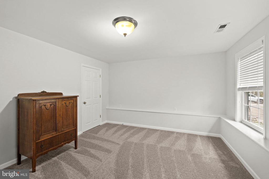 102 FAIRFAX LN, LOCUST GROVE, Virginia 22508, 5 Bedrooms Bedrooms, ,3 BathroomsBathrooms,Residential,LOWA,102 FAIRFAX LN,VAOR2013682 MLS # VAOR2013682