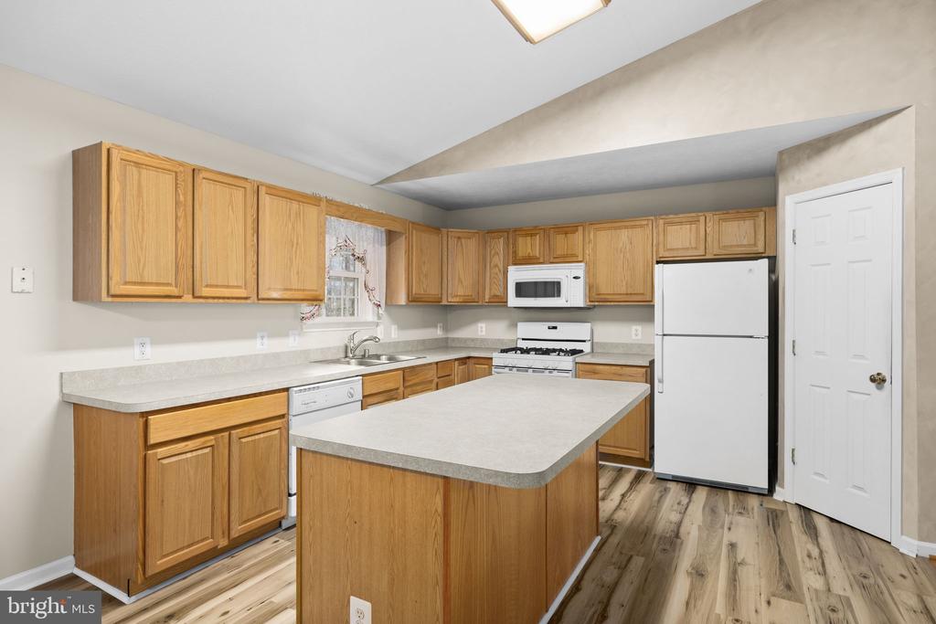 3700 ALBERTA DR, FREDERICKSBURG, Virginia 22408, 3 Bedrooms Bedrooms, ,2 BathroomsBathrooms,Residential,3700 ALBERTA DR,VASP2040230 MLS # VASP2040230