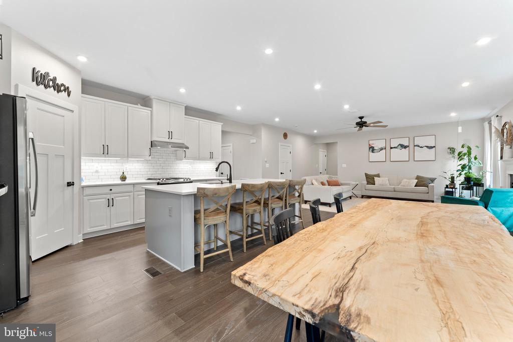 8600 RAWLINGS CT, SPOTSYLVANIA, Virginia 22551, 5 Bedrooms Bedrooms, ,4 BathroomsBathrooms,Residential,8600 RAWLINGS CT,VASP2040336 MLS # VASP2040336