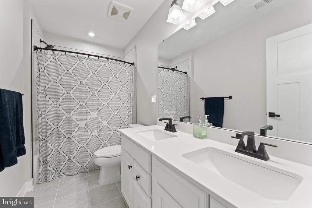 8600 RAWLINGS CT, SPOTSYLVANIA, Virginia 22551, 5 Bedrooms Bedrooms, ,4 BathroomsBathrooms,Residential,8600 RAWLINGS CT,VASP2040336 MLS # VASP2040336