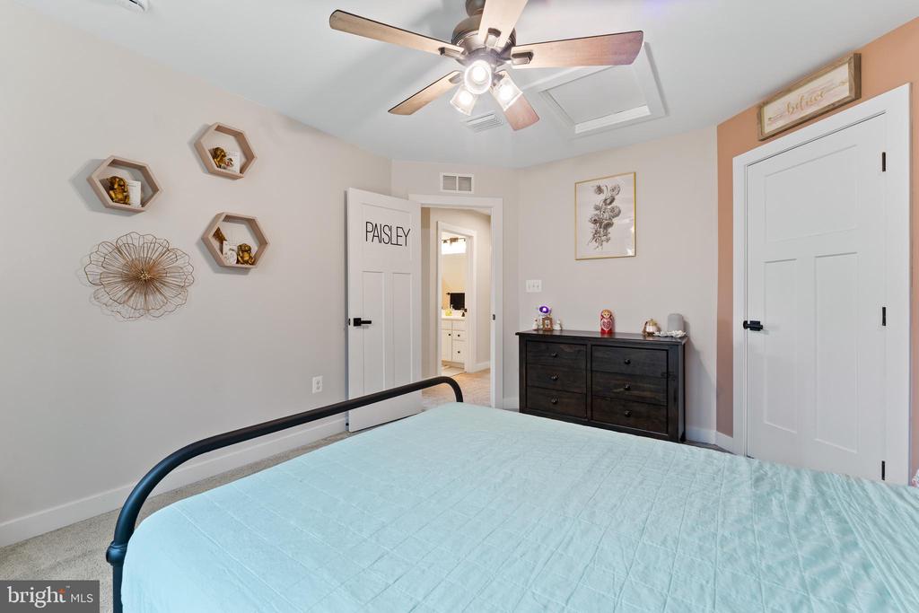 8600 RAWLINGS CT, SPOTSYLVANIA, Virginia 22551, 5 Bedrooms Bedrooms, ,4 BathroomsBathrooms,Residential,8600 RAWLINGS CT,VASP2040336 MLS # VASP2040336