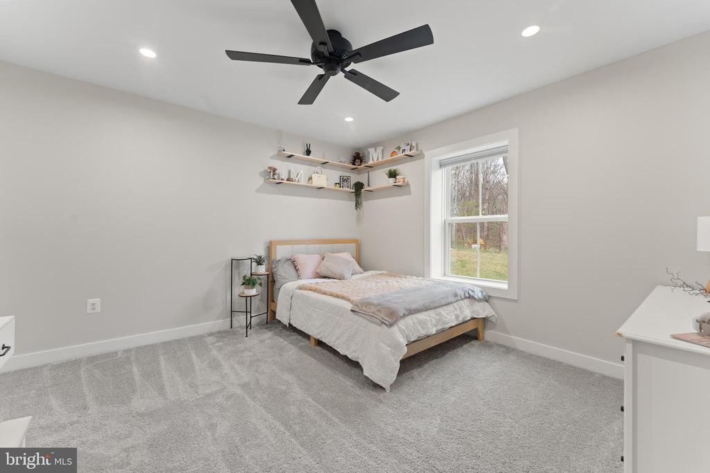 8600 RAWLINGS CT, SPOTSYLVANIA, Virginia 22551, 5 Bedrooms Bedrooms, ,4 BathroomsBathrooms,Residential,8600 RAWLINGS CT,VASP2040336 MLS # VASP2040336