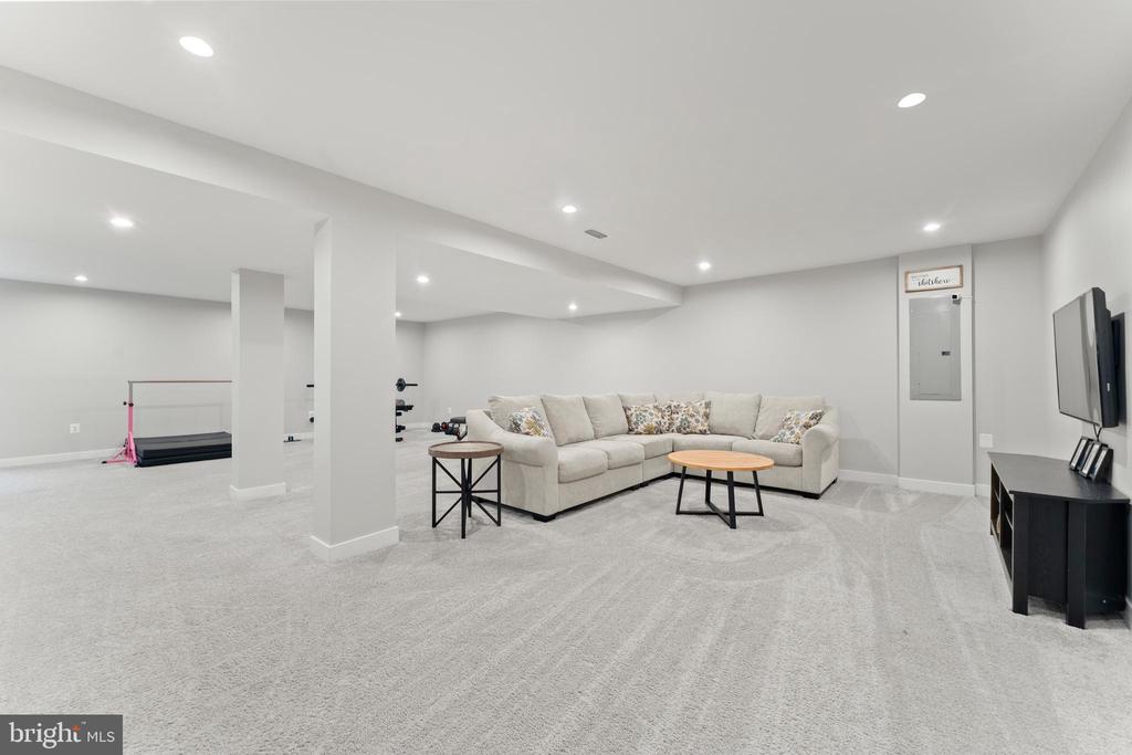 8600 RAWLINGS CT, SPOTSYLVANIA, Virginia 22551, 5 Bedrooms Bedrooms, ,4 BathroomsBathrooms,Residential,8600 RAWLINGS CT,VASP2040336 MLS # VASP2040336