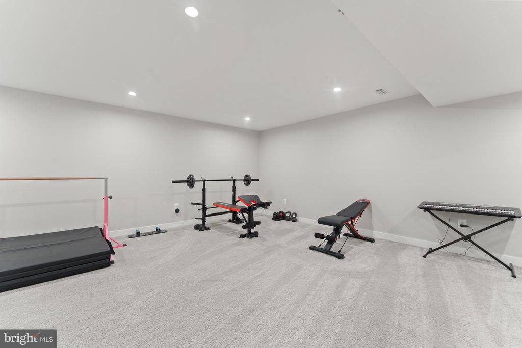 8600 RAWLINGS CT, SPOTSYLVANIA, Virginia 22551, 5 Bedrooms Bedrooms, ,4 BathroomsBathrooms,Residential,8600 RAWLINGS CT,VASP2040336 MLS # VASP2040336