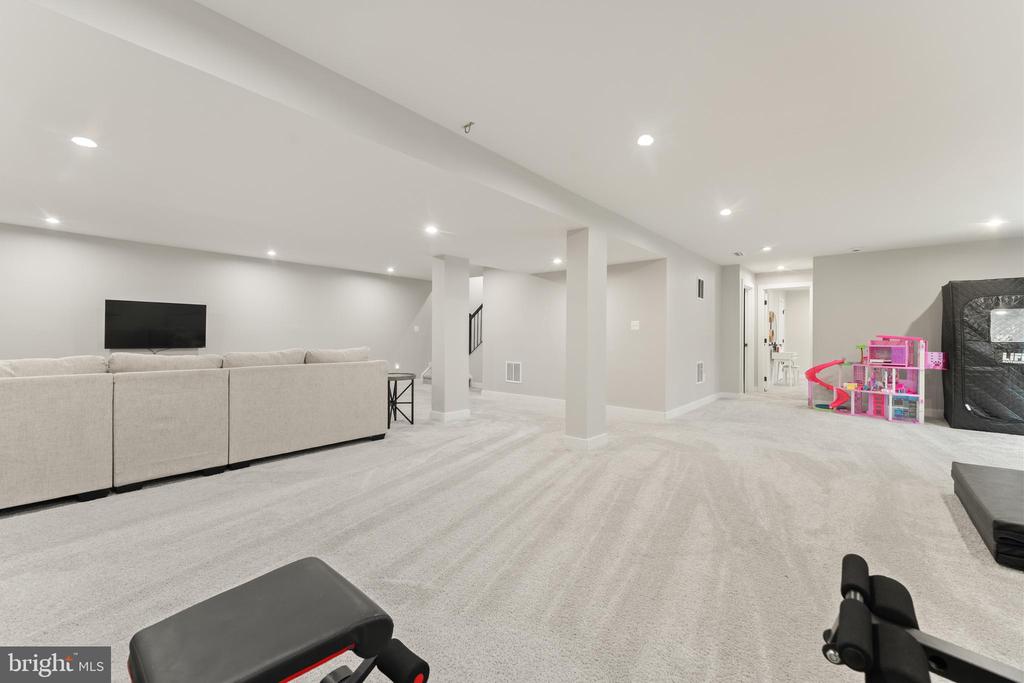 8600 RAWLINGS CT, SPOTSYLVANIA, Virginia 22551, 5 Bedrooms Bedrooms, ,4 BathroomsBathrooms,Residential,8600 RAWLINGS CT,VASP2040336 MLS # VASP2040336