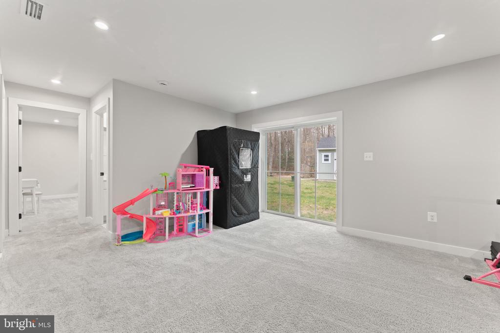 8600 RAWLINGS CT, SPOTSYLVANIA, Virginia 22551, 5 Bedrooms Bedrooms, ,4 BathroomsBathrooms,Residential,8600 RAWLINGS CT,VASP2040336 MLS # VASP2040336