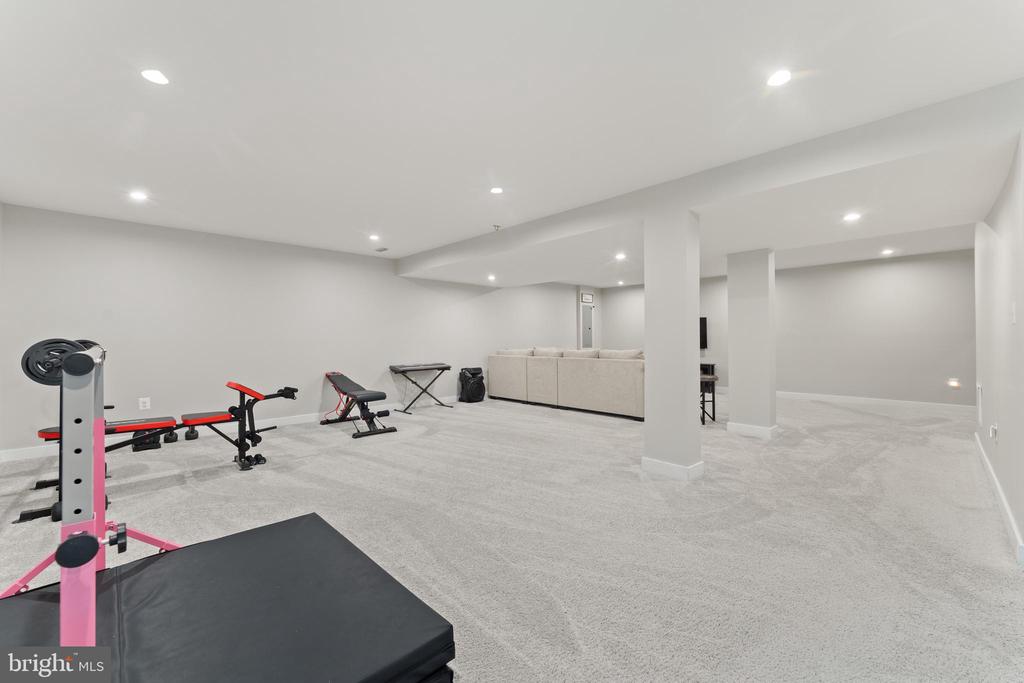 8600 RAWLINGS CT, SPOTSYLVANIA, Virginia 22551, 5 Bedrooms Bedrooms, ,4 BathroomsBathrooms,Residential,8600 RAWLINGS CT,VASP2040336 MLS # VASP2040336