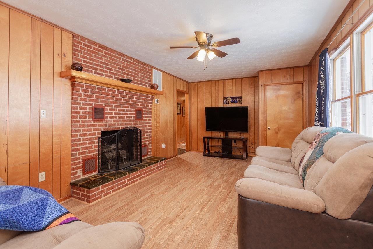 734 DICES SPRING RD, WEYERS CAVE, Virginia 24486, 3 Bedrooms Bedrooms, ,2 BathroomsBathrooms,Residential,734 DICES SPRING RD,671775 MLS # 671775