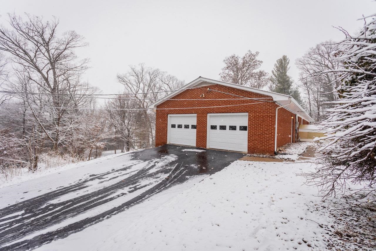 734 DICES SPRING RD, WEYERS CAVE, Virginia 24486, 3 Bedrooms Bedrooms, ,2 BathroomsBathrooms,Residential,734 DICES SPRING RD,671775 MLS # 671775