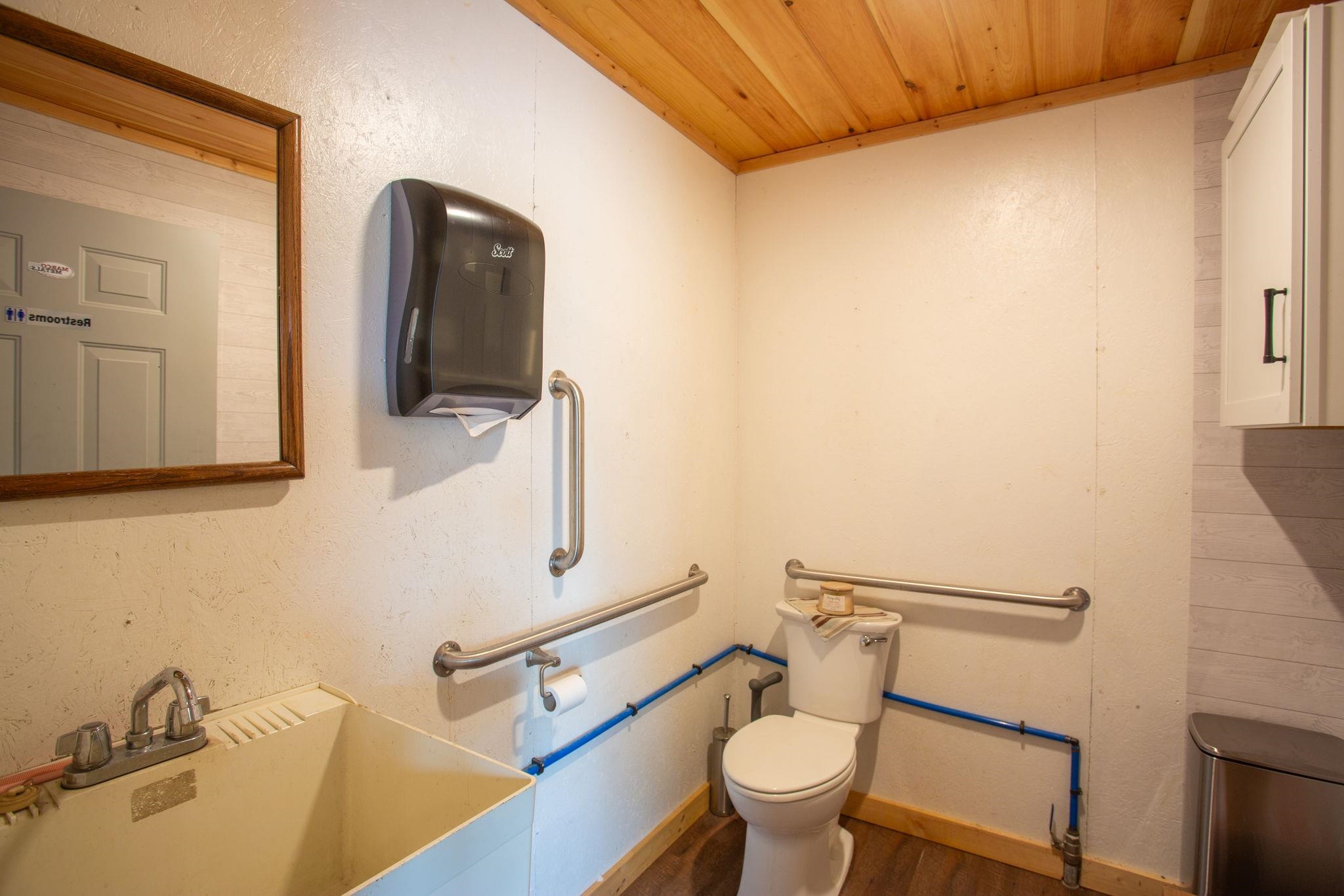 5260 E TIMBER RIDGE RD, MOUNT CRAWFORD, Virginia 22841, 3 Bedrooms Bedrooms, ,2 BathroomsBathrooms,Residential,5260 E TIMBER RIDGE RD,675023 MLS # 675023