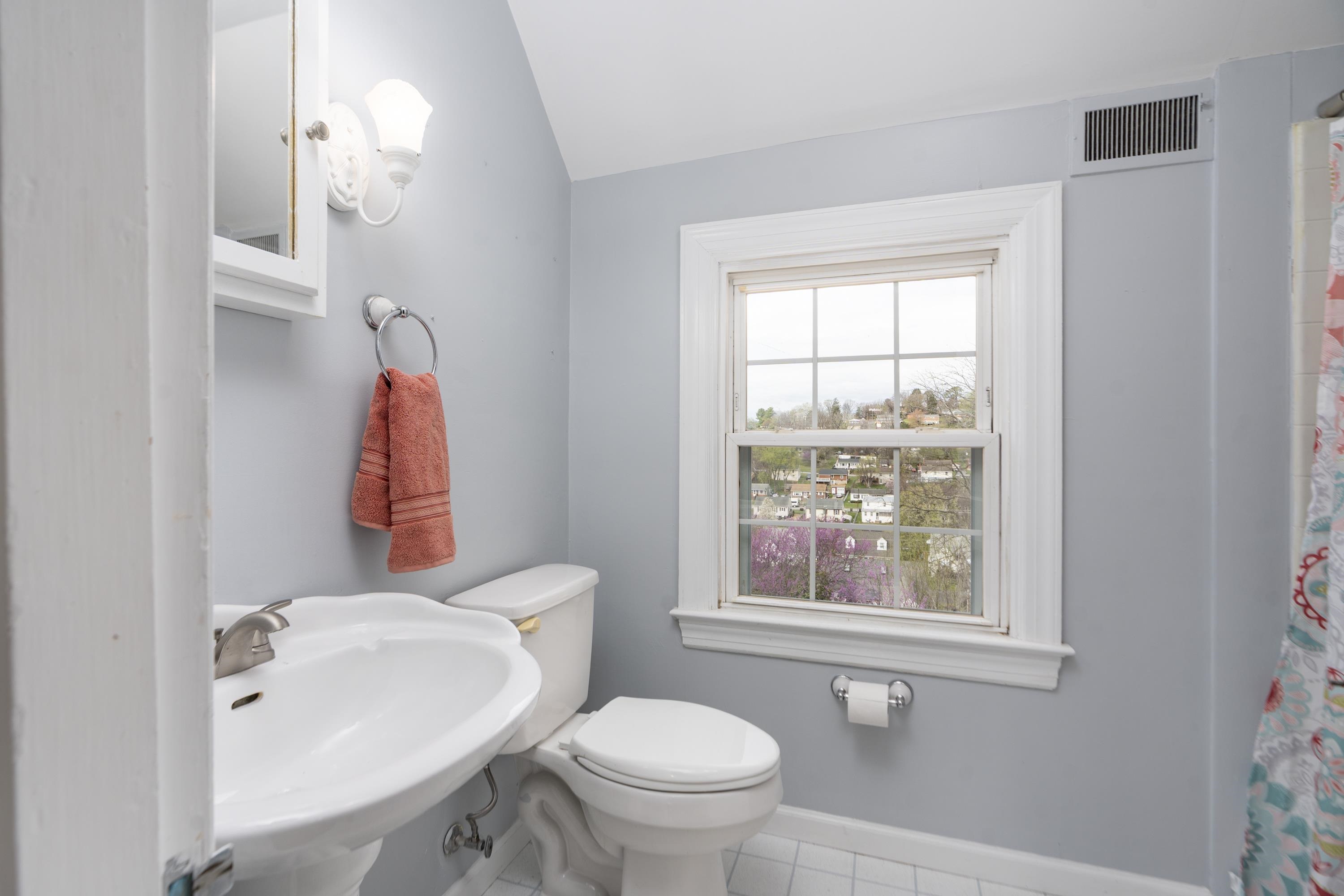 1000 SELMA BLVD, STAUNTON, Virginia 24401, 3 Bedrooms Bedrooms, ,1 BathroomBathrooms,Residential,1000 SELMA BLVD,675027 MLS # 675027 1000 SELMA BLVD, STAUNTON, Virginia 24401, 3 Bedrooms Bedrooms, ,1 BathroomBathrooms,Residential,1000 SELMA BLVD,675027 MLS # 675027