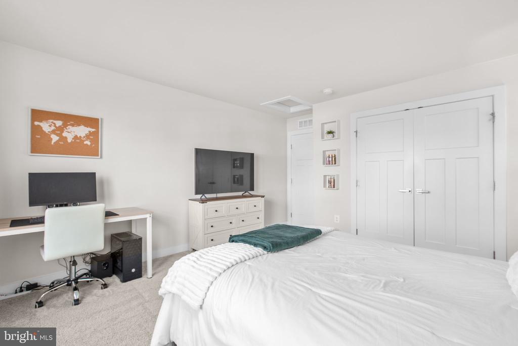 12301 FAWN LAKE PKWY, SPOTSYLVANIA, Virginia 22551, 5 Bedrooms Bedrooms, ,4 BathroomsBathrooms,Residential,12301 FAWN LAKE PKWY,VASP2037598 MLS # VASP2037598