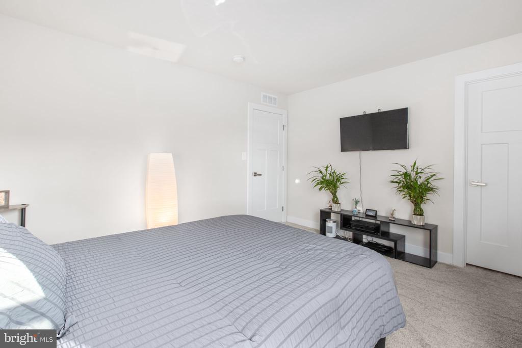 12301 FAWN LAKE PKWY, SPOTSYLVANIA, Virginia 22551, 5 Bedrooms Bedrooms, ,4 BathroomsBathrooms,Residential,12301 FAWN LAKE PKWY,VASP2037598 MLS # VASP2037598