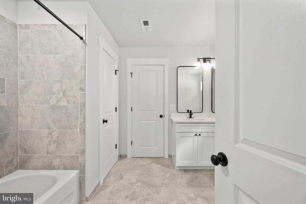 11204 HONOR BRIDGE FARM PLACE PL, SPOTSYLVANIA, Virginia 22551, 5 Bedrooms Bedrooms, ,3 BathroomsBathrooms,Residential,11204 HONOR BRIDGE FARM PLACE PL,VASP2039750 MLS # VASP2039750