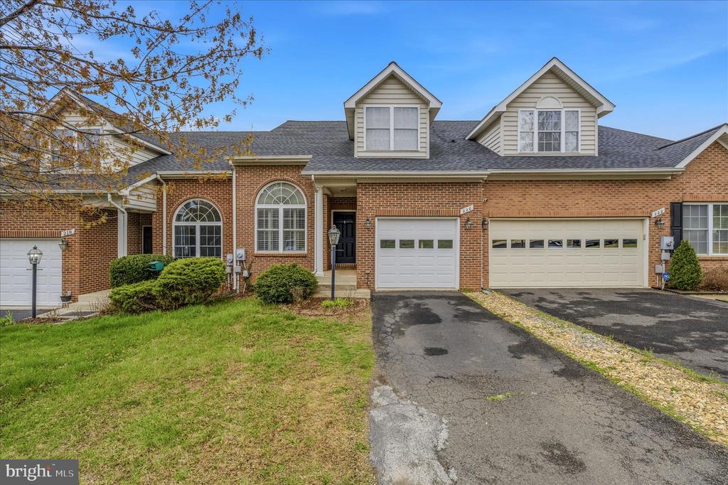 220 W RIDGE CT, WARRENTON, Virginia 20186, 4 Bedrooms Bedrooms, ,3 BathroomsBathrooms,Residential,220 W RIDGE CT,VAFQ2021028 MLS # VAFQ2021028 220 W RIDGE CT, WARRENTON, Virginia 20186, 4 Bedrooms Bedrooms, ,3 BathroomsBathrooms,Residential,220 W RIDGE CT,VAFQ2021028 MLS # VAFQ2021028