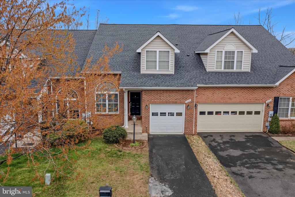 220 W RIDGE CT, WARRENTON, Virginia 20186, 4 Bedrooms Bedrooms, ,3 BathroomsBathrooms,Residential,220 W RIDGE CT,VAFQ2021028 MLS # VAFQ2021028 220 W RIDGE CT, WARRENTON, Virginia 20186, 4 Bedrooms Bedrooms, ,3 BathroomsBathrooms,Residential,220 W RIDGE CT,VAFQ2021028 MLS # VAFQ2021028