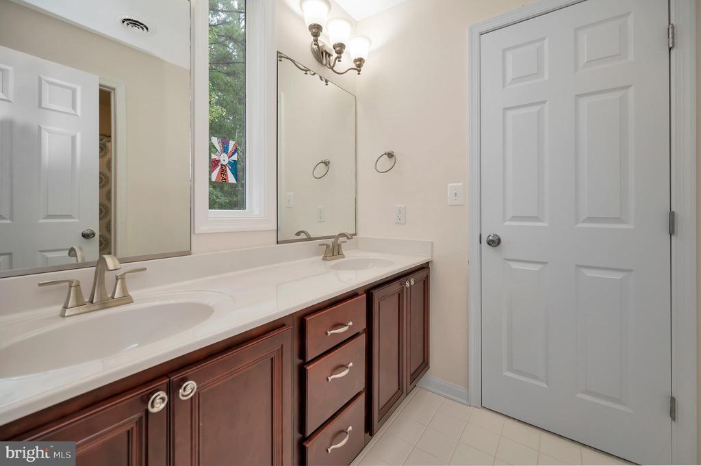 12001 HONOR BRIDGE FARM DR, SPOTSYLVANIA, Virginia 22551, 7 Bedrooms Bedrooms, ,5 BathroomsBathrooms,Residential,12001 HONOR BRIDGE FARM DR,VASP2040442 MLS # VASP2040442