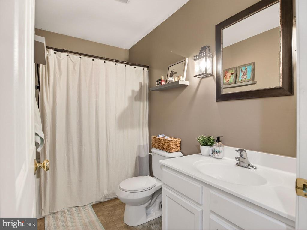 2586 W HOOVER RD, HAYWOOD, Virginia 22722, 3 Bedrooms Bedrooms, ,2 BathroomsBathrooms,Residential,2586 W HOOVER RD,VAMA2002666 MLS # VAMA2002666