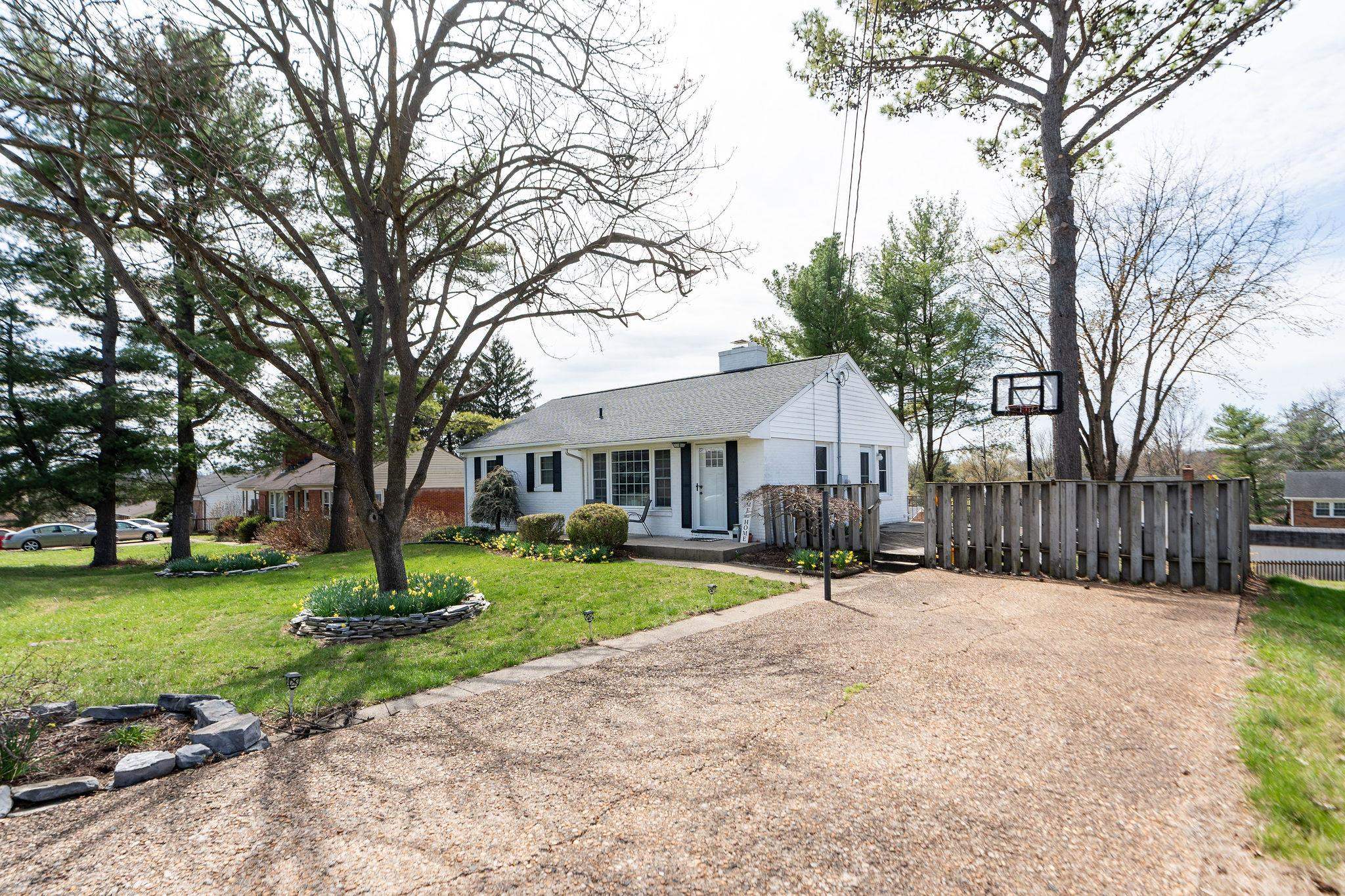 85 SHARON ST, HARRISONBURG, Virginia 22801, 3 Bedrooms Bedrooms, ,1 BathroomBathrooms,Residential,85 SHARON ST,675034 MLS # 675034