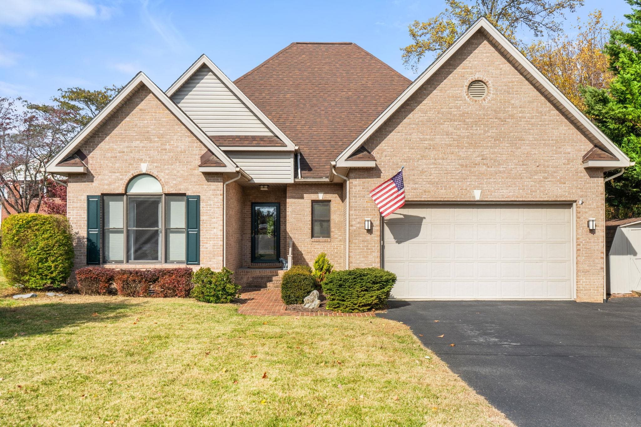 204 ROSE HILL CIR, STAUNTON, Virginia 24401, 3 Bedrooms Bedrooms, ,2 BathroomsBathrooms,Residential,204 ROSE HILL CIR,675041 MLS # 675041