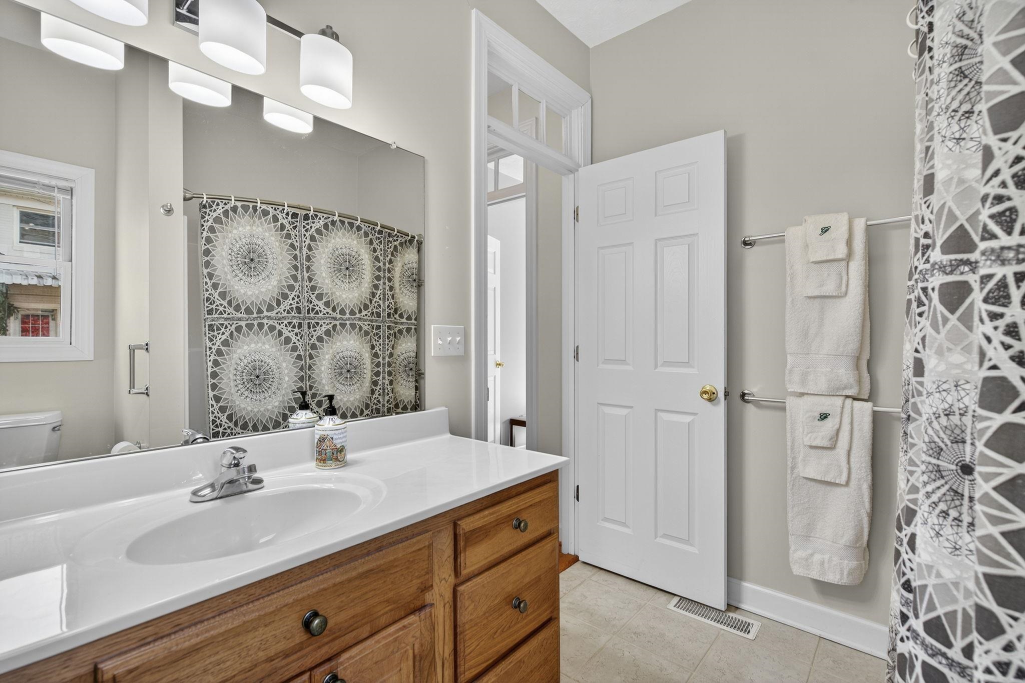 204 ROSE HILL CIR, STAUNTON, Virginia 24401, 3 Bedrooms Bedrooms, ,2 BathroomsBathrooms,Residential,204 ROSE HILL CIR,675041 MLS # 675041