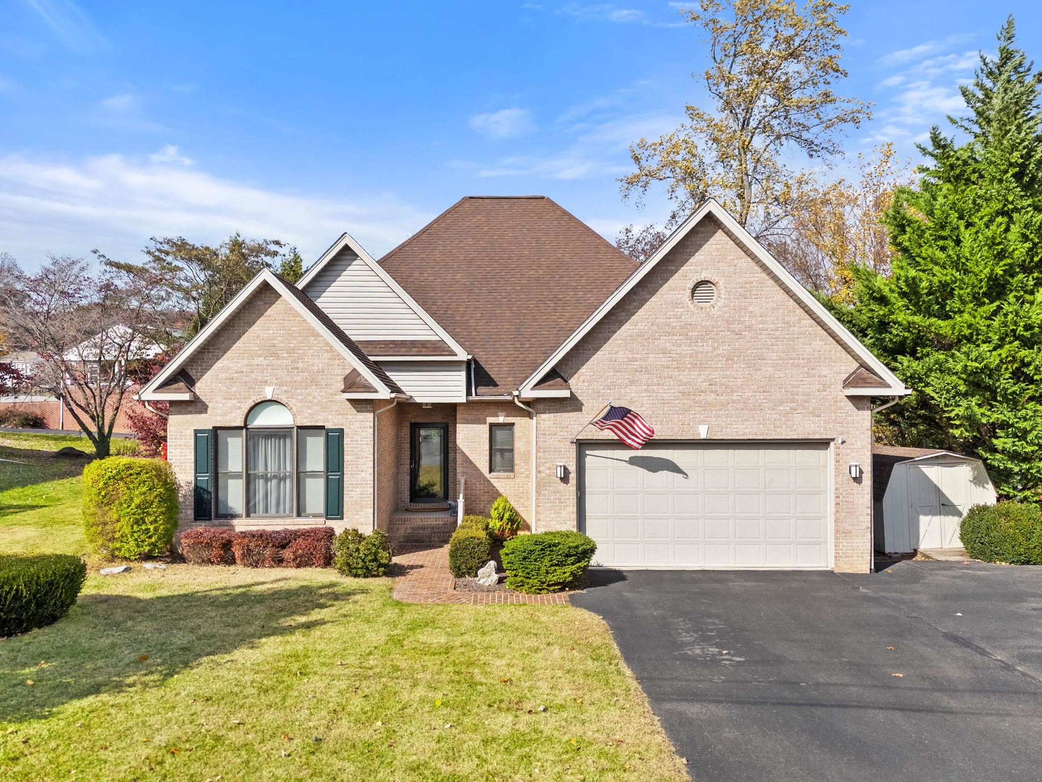 204 ROSE HILL CIR, STAUNTON, Virginia 24401, 3 Bedrooms Bedrooms, ,2 BathroomsBathrooms,Residential,204 ROSE HILL CIR,675041 MLS # 675041