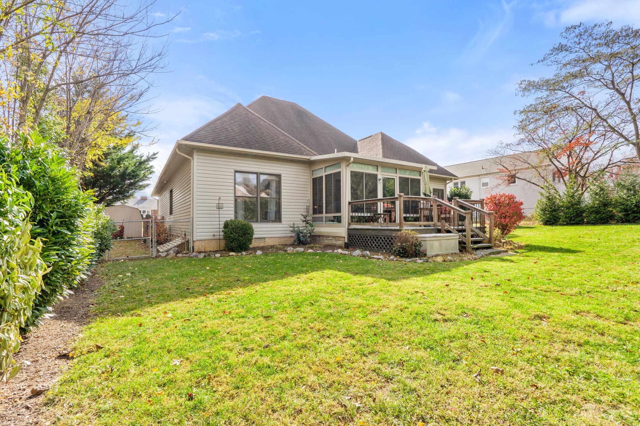 204 ROSE HILL CIR, STAUNTON, Virginia 24401, 3 Bedrooms Bedrooms, ,2 BathroomsBathrooms,Residential,204 ROSE HILL CIR,675041 MLS # 675041