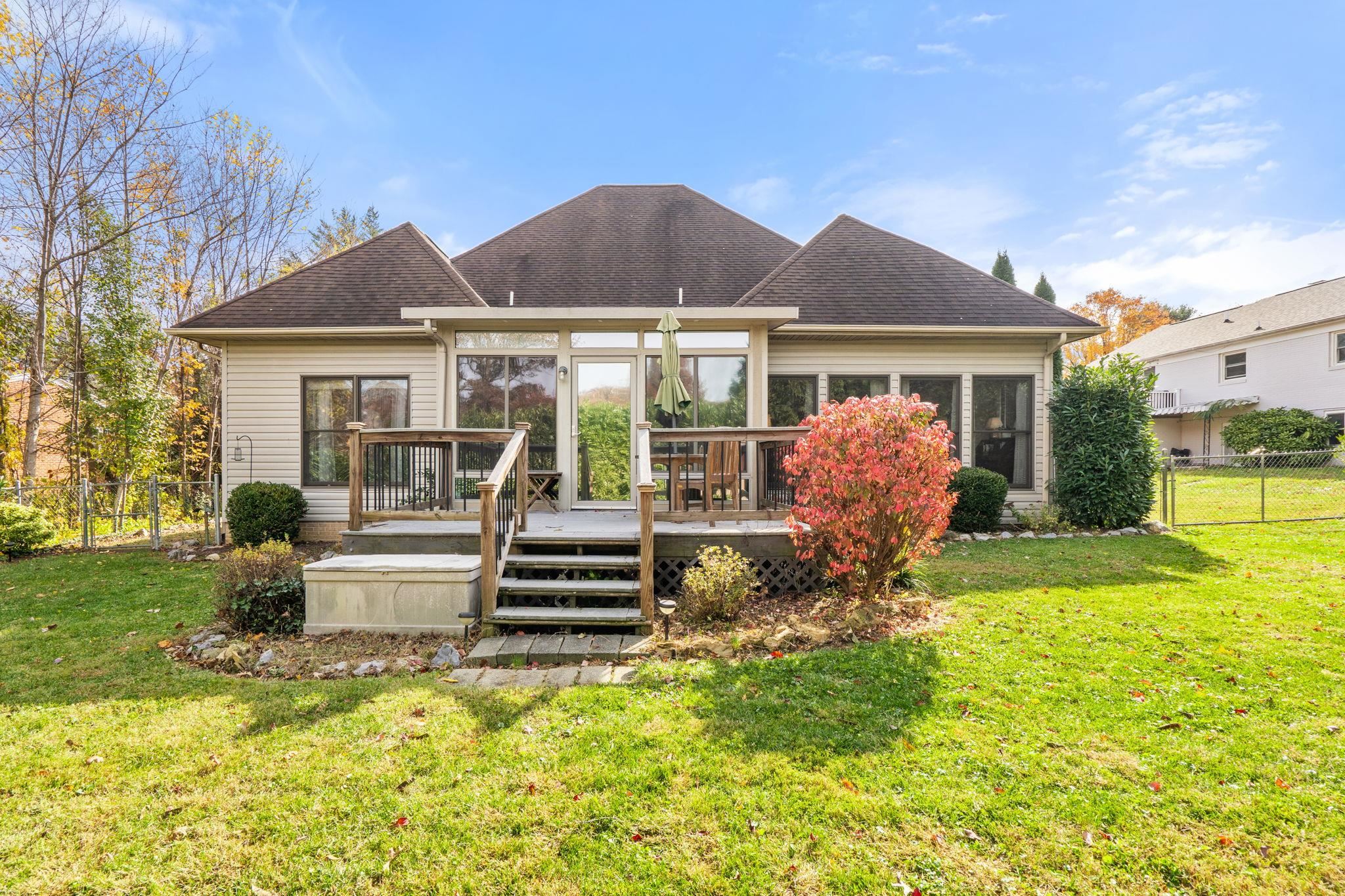 204 ROSE HILL CIR, STAUNTON, Virginia 24401, 3 Bedrooms Bedrooms, ,2 BathroomsBathrooms,Residential,204 ROSE HILL CIR,675041 MLS # 675041