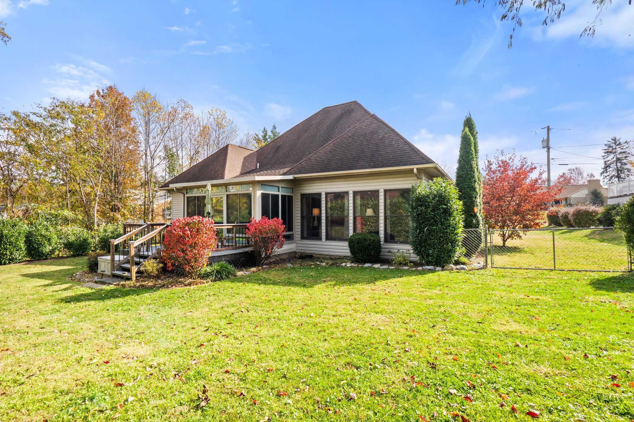 204 ROSE HILL CIR, STAUNTON, Virginia 24401, 3 Bedrooms Bedrooms, ,2 BathroomsBathrooms,Residential,204 ROSE HILL CIR,675041 MLS # 675041