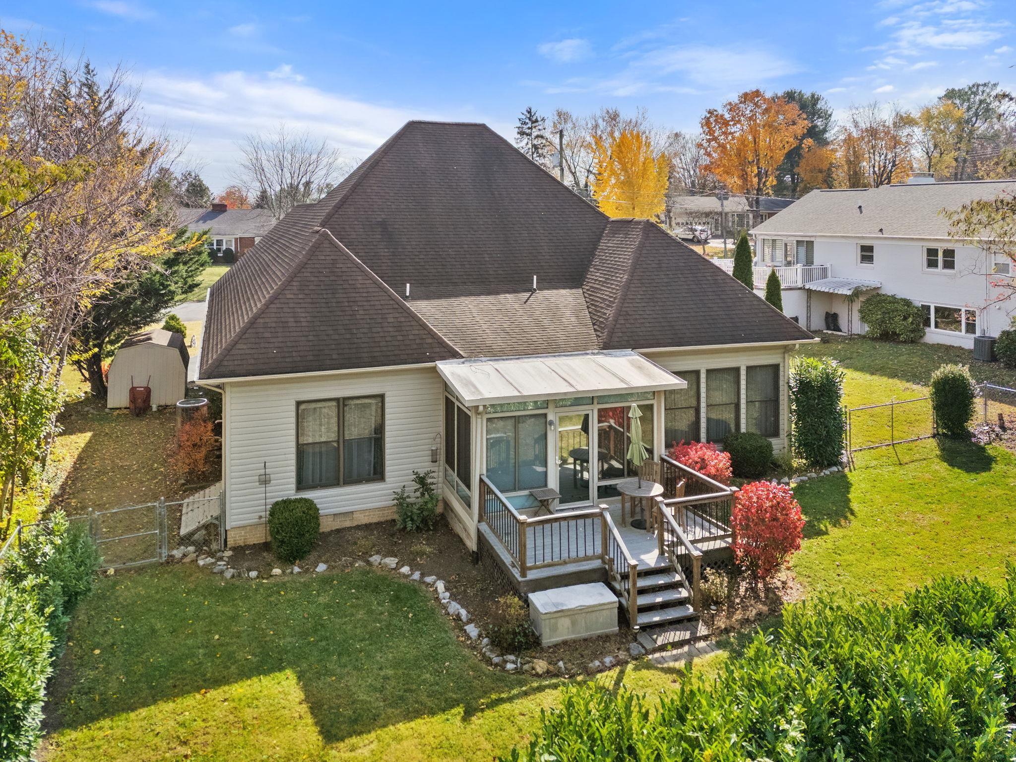 204 ROSE HILL CIR, STAUNTON, Virginia 24401, 3 Bedrooms Bedrooms, ,2 BathroomsBathrooms,Residential,204 ROSE HILL CIR,675041 MLS # 675041