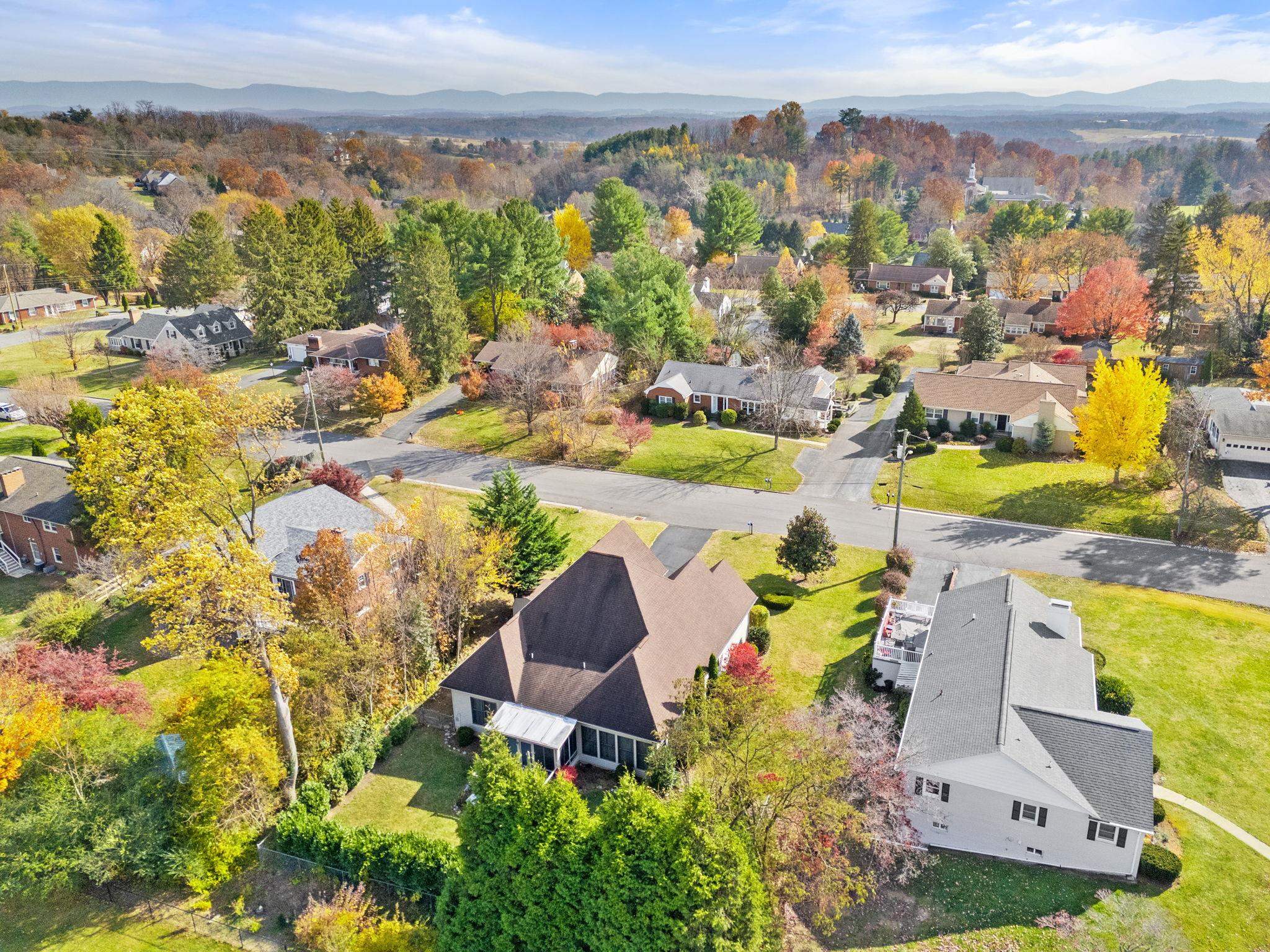 204 ROSE HILL CIR, STAUNTON, Virginia 24401, 3 Bedrooms Bedrooms, ,2 BathroomsBathrooms,Residential,204 ROSE HILL CIR,675041 MLS # 675041