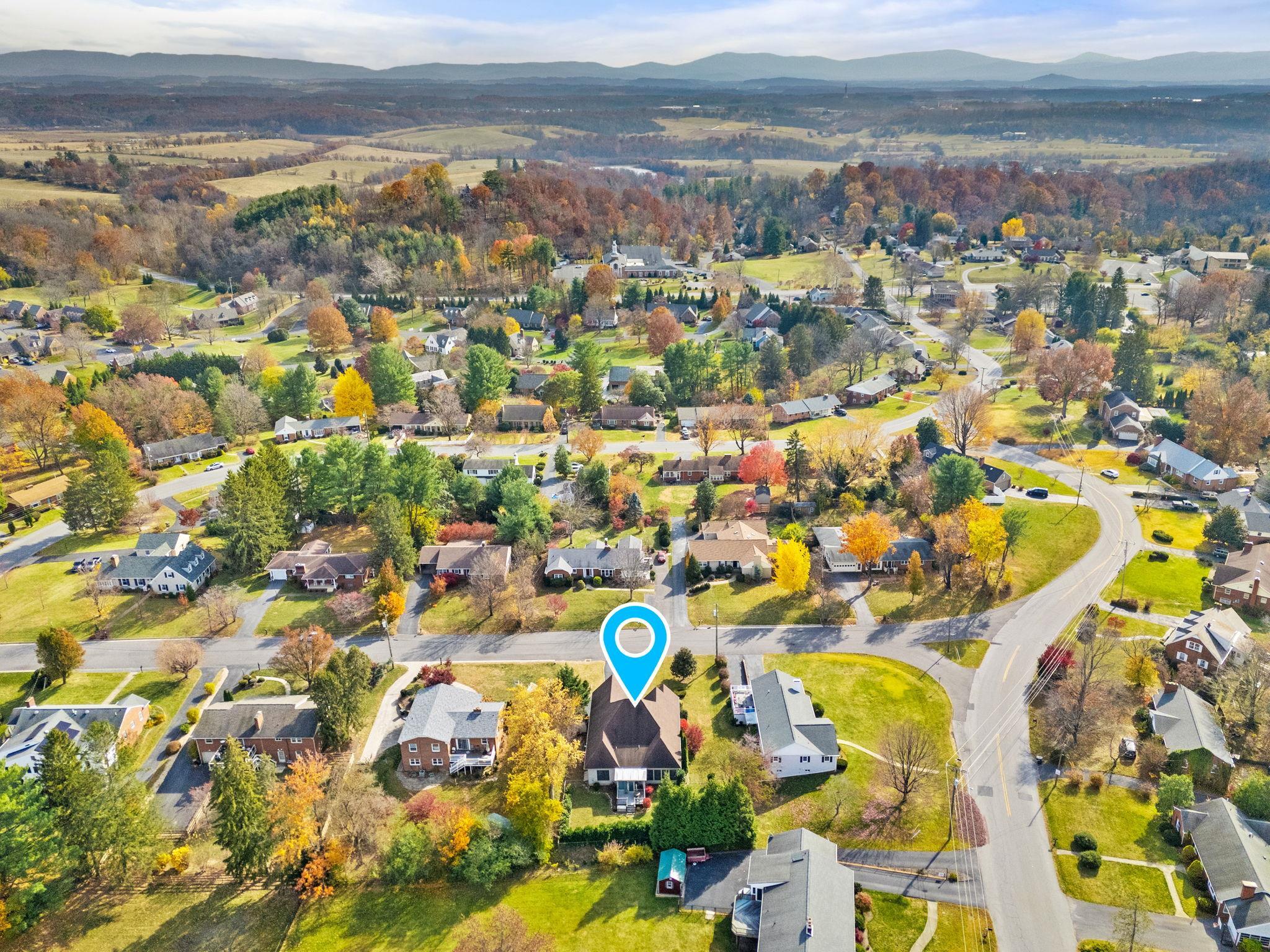 204 ROSE HILL CIR, STAUNTON, Virginia 24401, 3 Bedrooms Bedrooms, ,2 BathroomsBathrooms,Residential,204 ROSE HILL CIR,675041 MLS # 675041