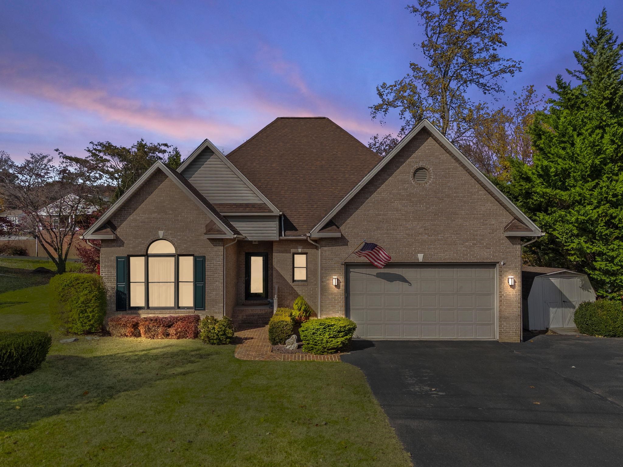 204 ROSE HILL CIR, STAUNTON, Virginia 24401, 3 Bedrooms Bedrooms, ,2 BathroomsBathrooms,Residential,204 ROSE HILL CIR,675041 MLS # 675041