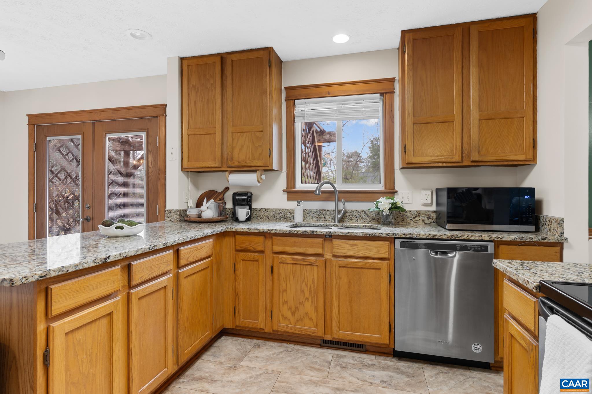 Modern eat-in kitchen with granite countertops, oak cabinets, and a convenient breakfast bar. Modern eat-in kitchen with granite countertops, oak cabinets, and a convenient breakfast bar.