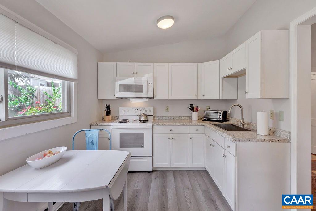 207 DOUGLAS AVE, CHARLOTTESVILLE, Virginia 22902, ,Residential,207 DOUGLAS AVE,675084 MLS # 675084