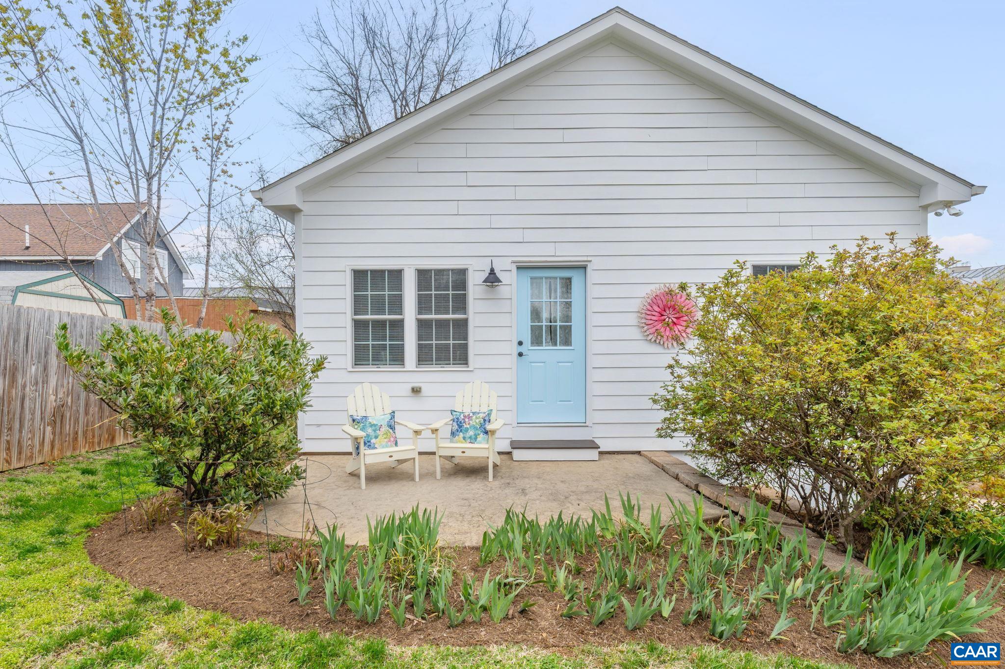 207 DOUGLAS AVE, CHARLOTTESVILLE, Virginia 22902, ,Residential,207 DOUGLAS AVE,675084 MLS # 675084