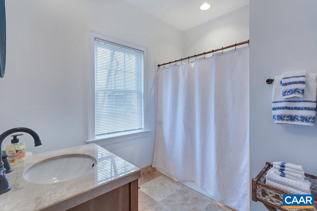 207 DOUGLAS AVE, CHARLOTTESVILLE, Virginia 22902, ,Residential,207 DOUGLAS AVE,675084 MLS # 675084