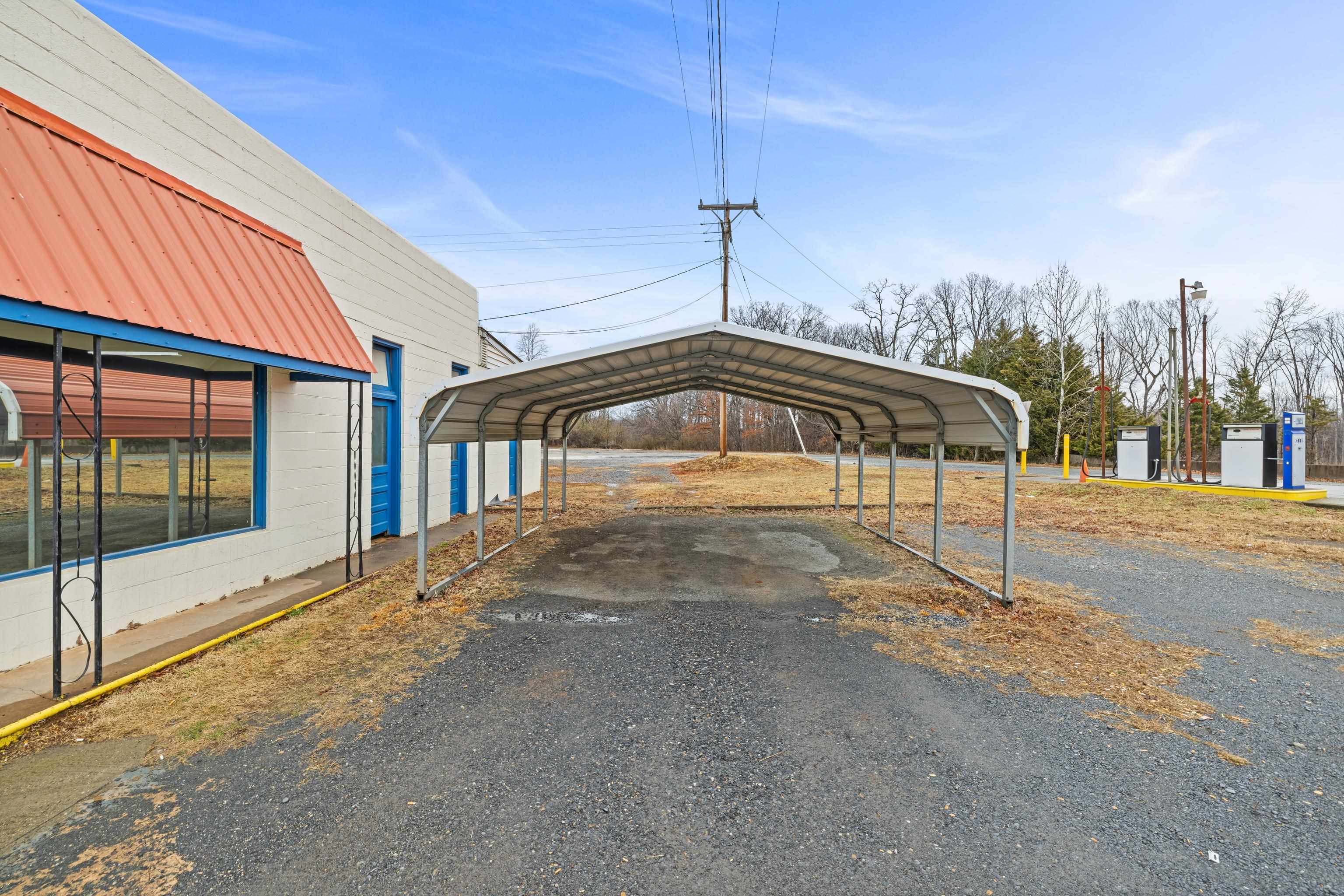 16855 OAK ST, DILLWYN, Virginia 23936, ,Commercial,16855 OAK ST,675071 MLS # 675071