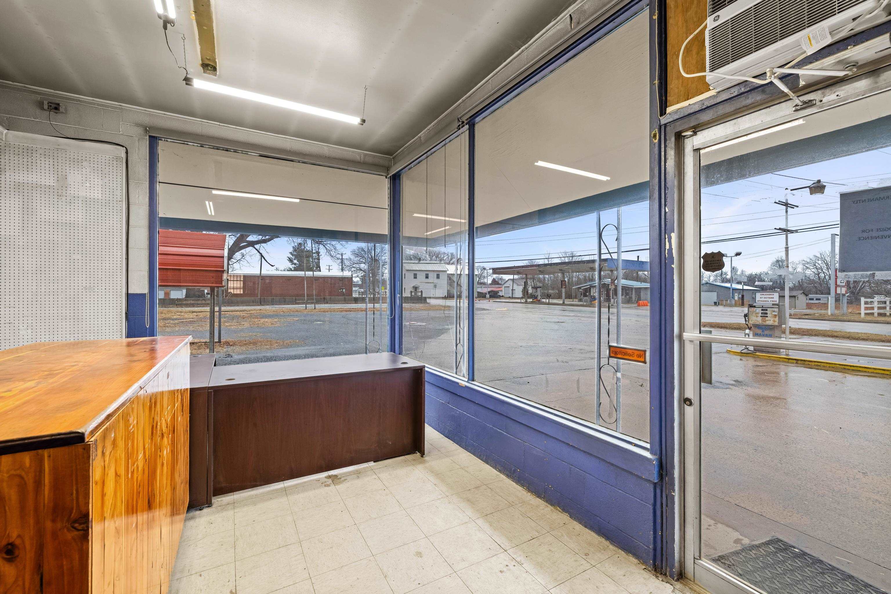 16855 OAK ST, DILLWYN, Virginia 23936, ,Commercial,16855 OAK ST,675071 MLS # 675071