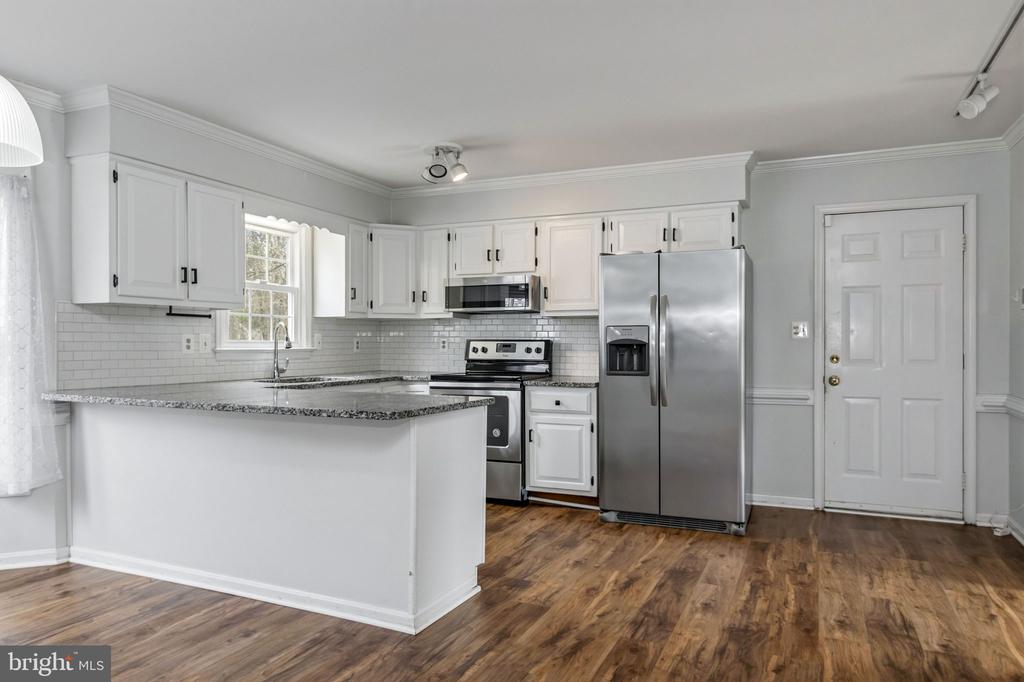 2009 WHITE LAKE DR, FREDERICKSBURG, Virginia 22407, 3 Bedrooms Bedrooms, ,2 BathroomsBathrooms,Residential,BREEZEWOOD,2009 WHITE LAKE DR,VASP2039884 MLS # VASP2039884