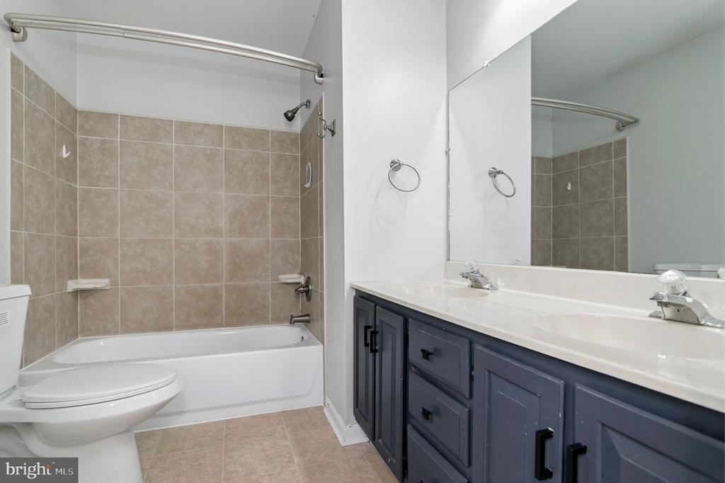 2009 WHITE LAKE DR, FREDERICKSBURG, Virginia 22407, 3 Bedrooms Bedrooms, ,2 BathroomsBathrooms,Residential,BREEZEWOOD,2009 WHITE LAKE DR,VASP2039884 MLS # VASP2039884