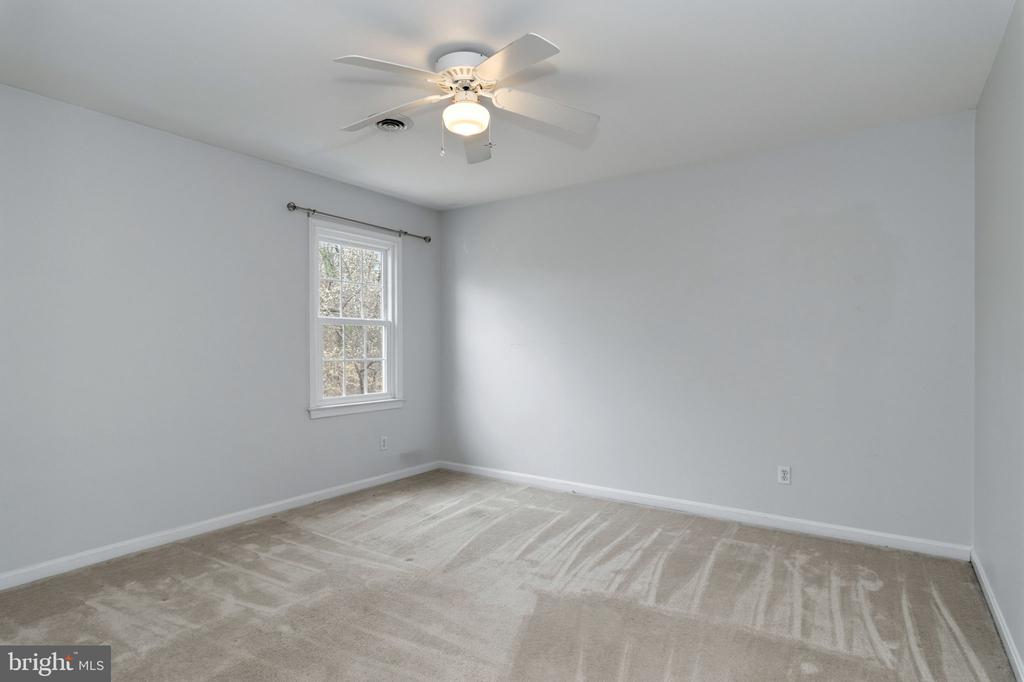 2009 WHITE LAKE DR, FREDERICKSBURG, Virginia 22407, 3 Bedrooms Bedrooms, ,2 BathroomsBathrooms,Residential,BREEZEWOOD,2009 WHITE LAKE DR,VASP2039884 MLS # VASP2039884