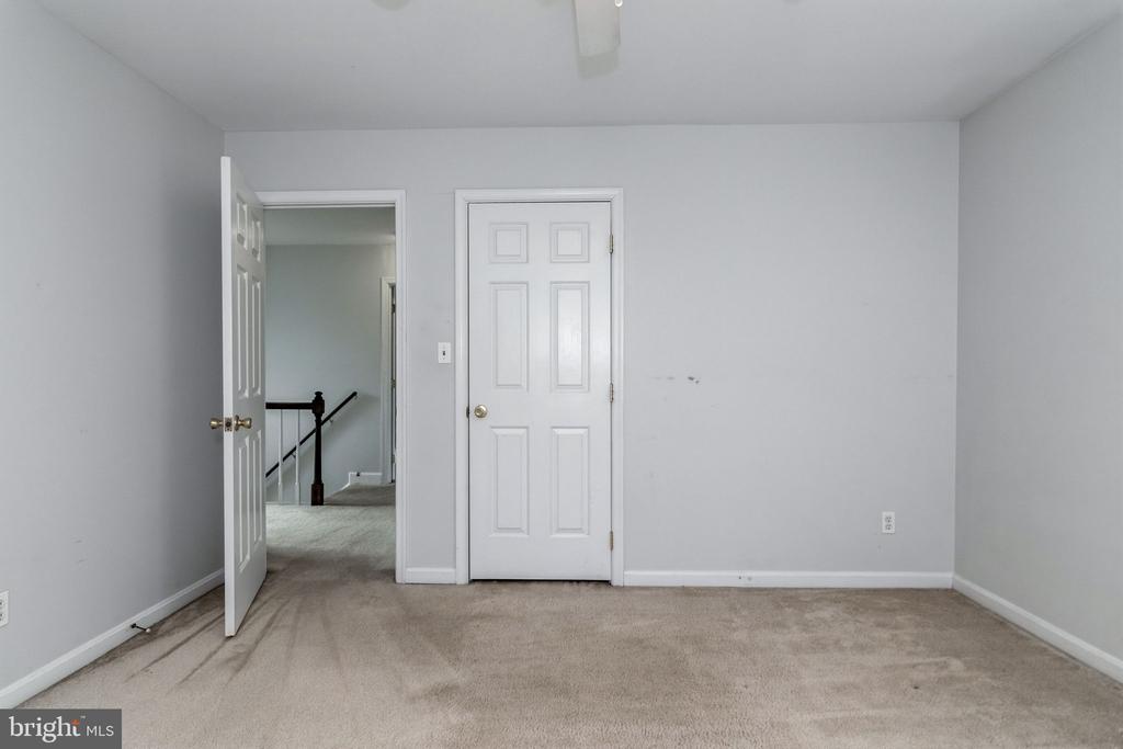 2009 WHITE LAKE DR, FREDERICKSBURG, Virginia 22407, 3 Bedrooms Bedrooms, ,2 BathroomsBathrooms,Residential,BREEZEWOOD,2009 WHITE LAKE DR,VASP2039884 MLS # VASP2039884