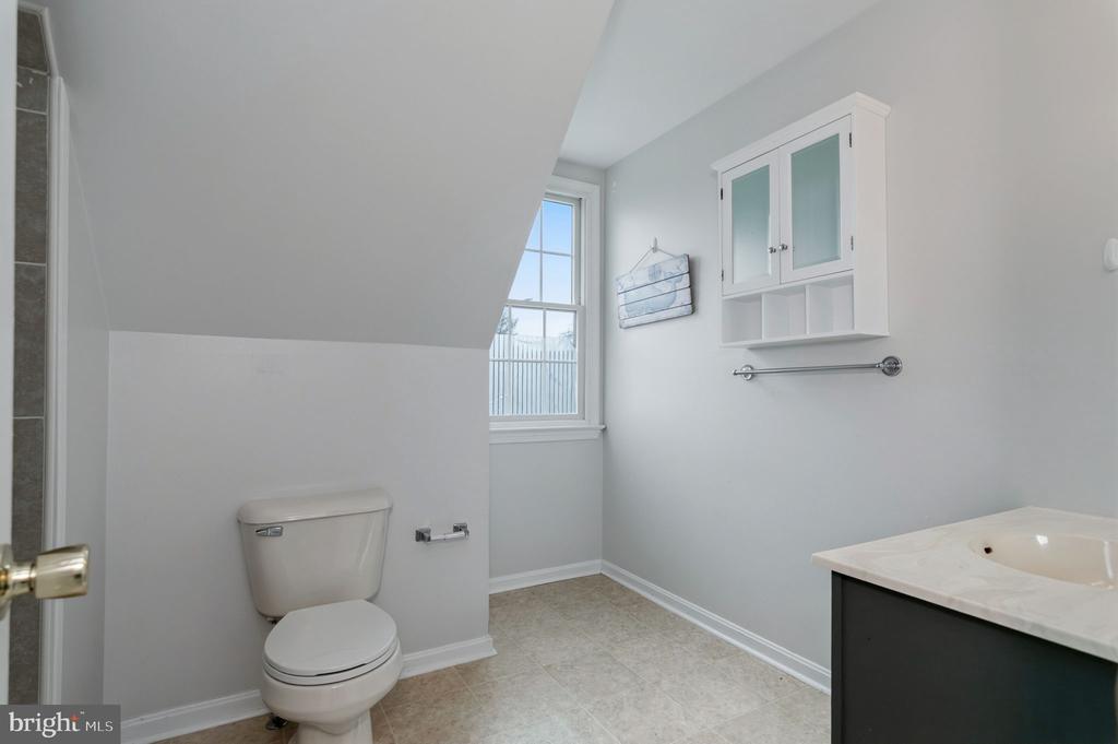 2009 WHITE LAKE DR, FREDERICKSBURG, Virginia 22407, 3 Bedrooms Bedrooms, ,2 BathroomsBathrooms,Residential,BREEZEWOOD,2009 WHITE LAKE DR,VASP2039884 MLS # VASP2039884