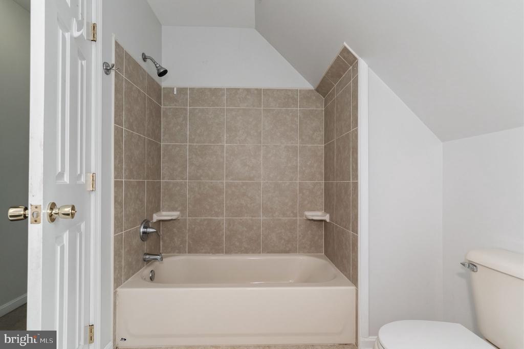 2009 WHITE LAKE DR, FREDERICKSBURG, Virginia 22407, 3 Bedrooms Bedrooms, ,2 BathroomsBathrooms,Residential,BREEZEWOOD,2009 WHITE LAKE DR,VASP2039884 MLS # VASP2039884