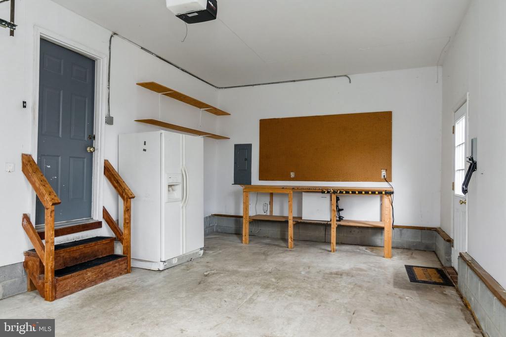 2009 WHITE LAKE DR, FREDERICKSBURG, Virginia 22407, 3 Bedrooms Bedrooms, ,2 BathroomsBathrooms,Residential,BREEZEWOOD,2009 WHITE LAKE DR,VASP2039884 MLS # VASP2039884