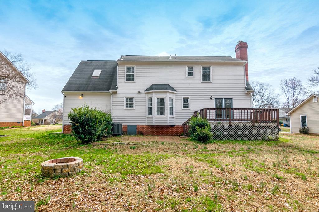 2009 WHITE LAKE DR, FREDERICKSBURG, Virginia 22407, 3 Bedrooms Bedrooms, ,2 BathroomsBathrooms,Residential,BREEZEWOOD,2009 WHITE LAKE DR,VASP2039884 MLS # VASP2039884